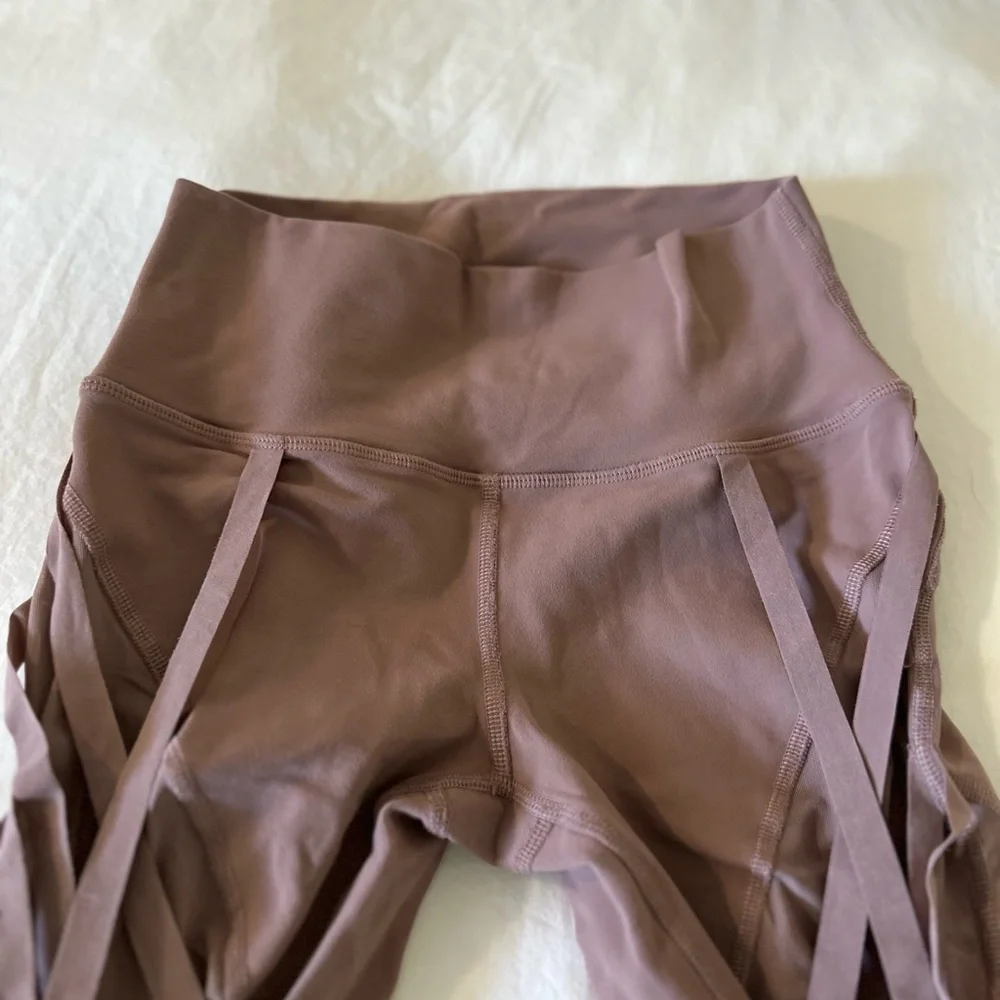 Alo Yoga Limited Edition Leggings NWOT - Picture 3 of 6